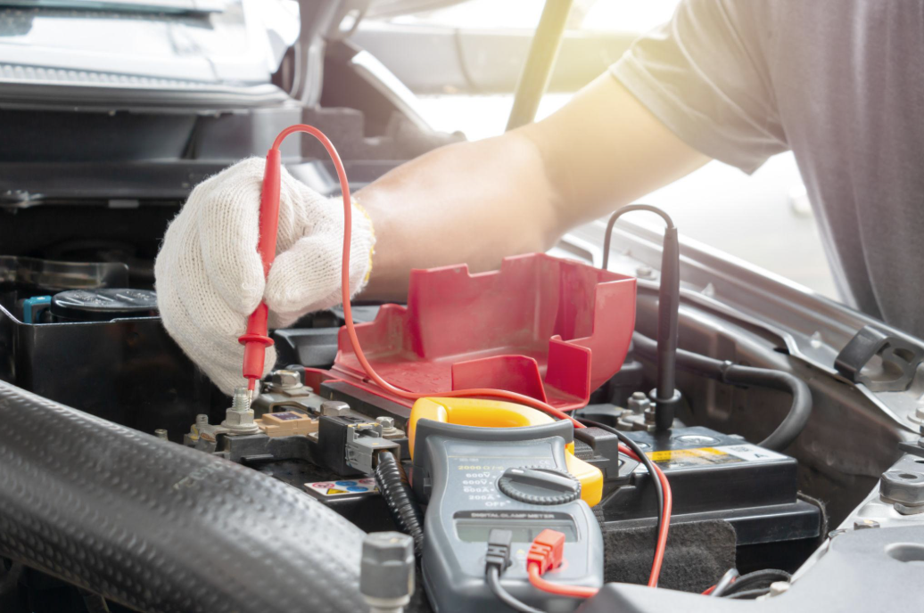 Mobile Car Battery Replacement vs. Buying From a Store